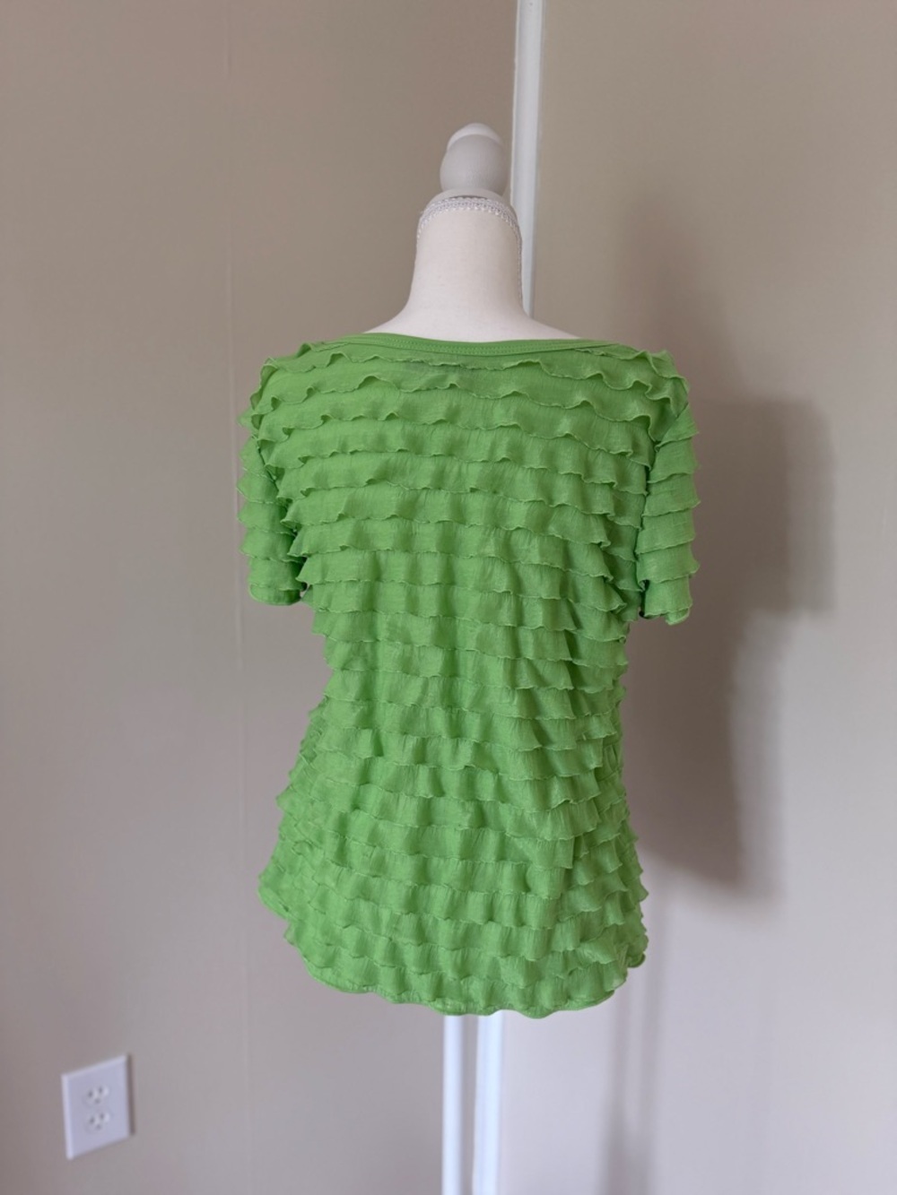 Vintage Y2K Green ruffle top short sleeves scoop neckline slinky brand M - Picture 4 of 10